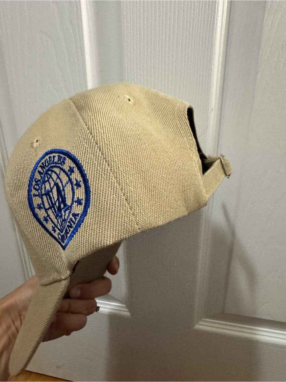 Source Unknown Beige Baseball Cap with Blue LA Embroidery - Picture 2 of 3